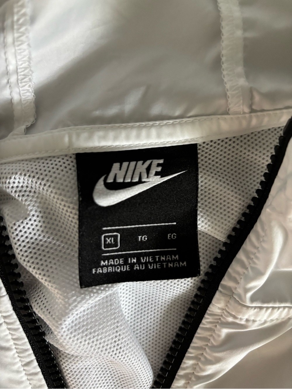 Nike Women’s White and Black Hooded Utility Jacket - Picture 8 of 9